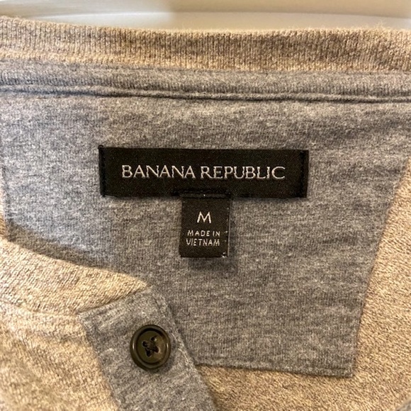 Banana Republic Men's Henley in Oatmeal - Picture 5 of 10